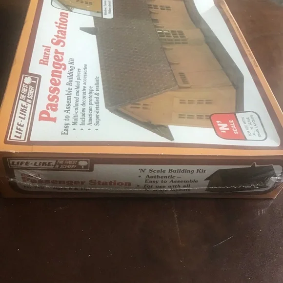 Life-Like N Scale Rural Passenger Station Model Kit - Picture 3 of 5